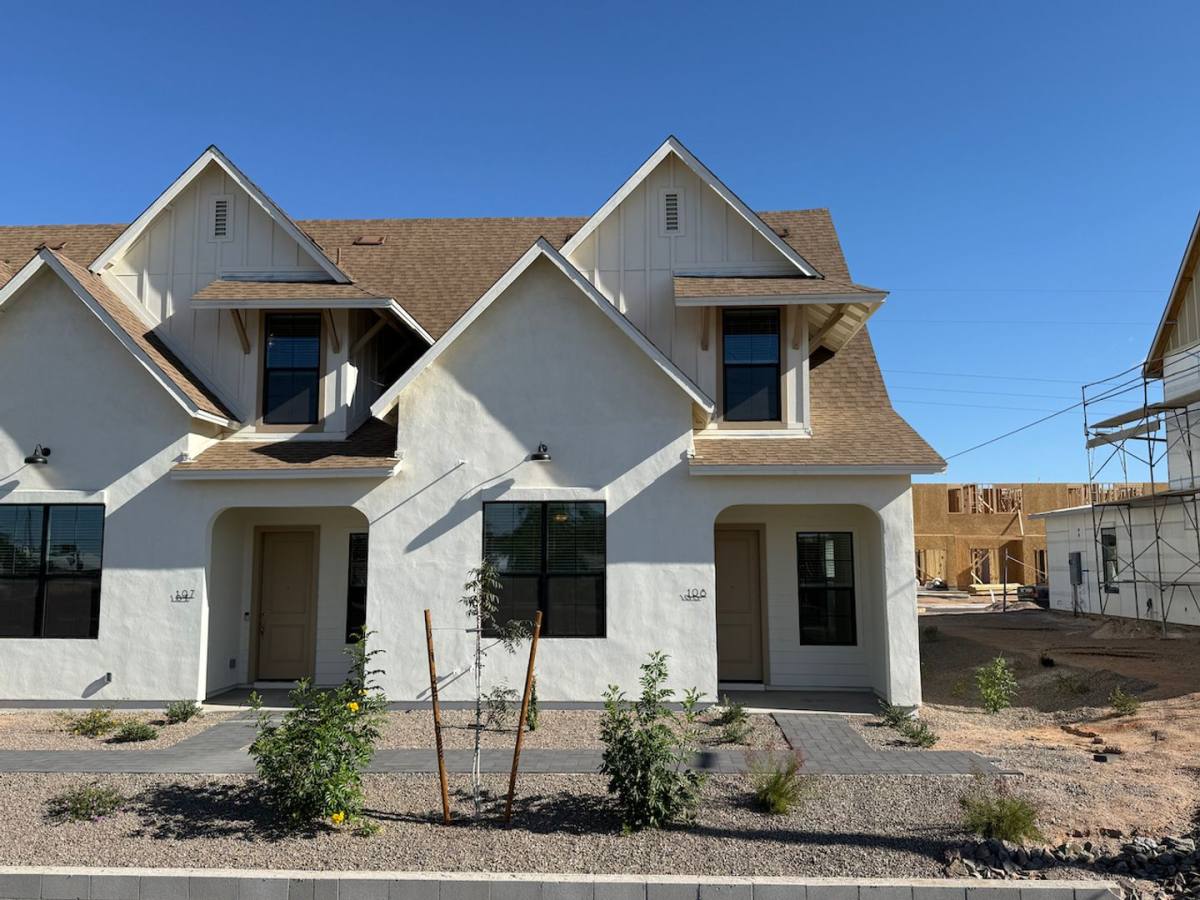 Townhouse for rent at 8232 E University Dr, Mesa, AZ 85207