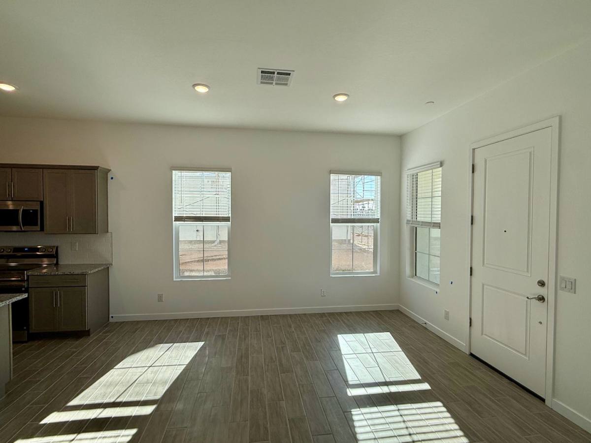 Townhouse for rent at 8232 E University Dr, Mesa, AZ 85207