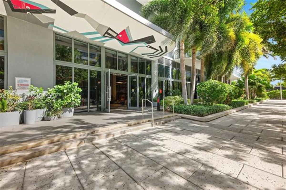 Apartment for rent at 121 NE 34th St, Miami, FL 33137