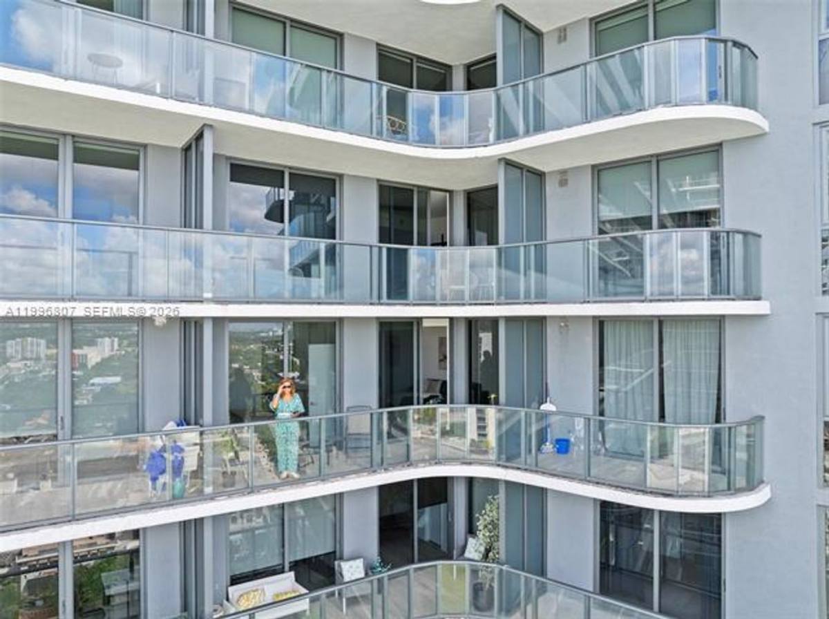 Apartment for rent at 121 NE 34th St, Miami, FL 33137