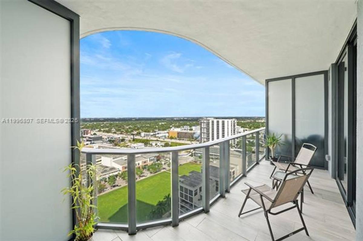 Apartment for rent at 121 NE 34th St, Miami, FL 33137