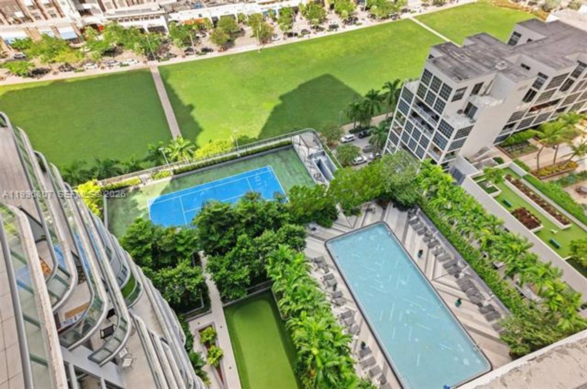 Apartment for rent at 121 NE 34th St, Miami, FL 33137