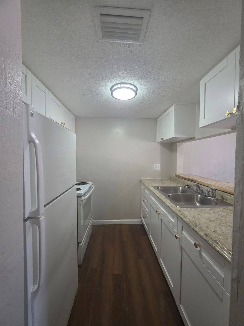 Apartment for rent at 311 Country Club Oval, Daytona Beach, FL 32114
