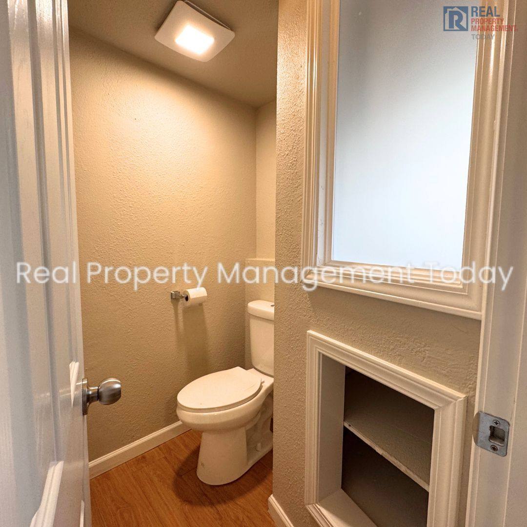 Townhouse for rent at 514 & 516 N, Tacoma, WA 98403