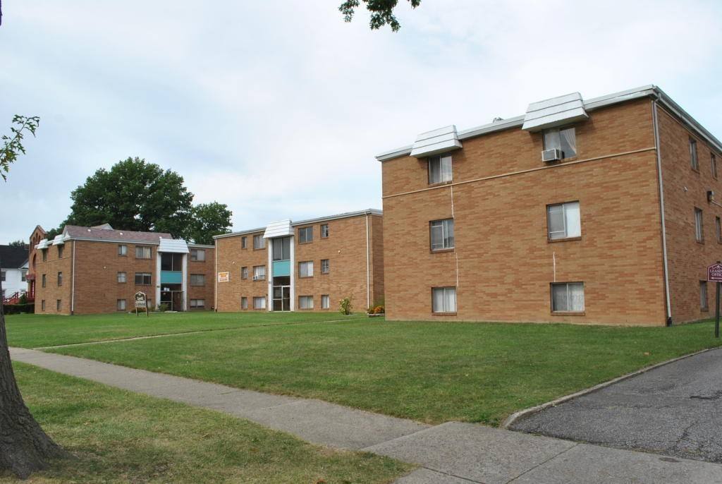 Apartment for rent at 1833 E 31st St, Lorain, OH 44055