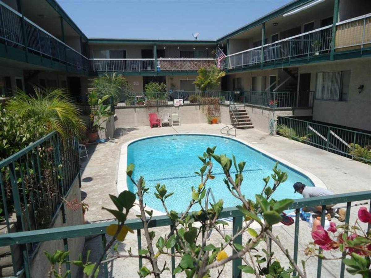 Apartment for rent at 4141 Rosecrans Ave, Hawthorne, CA 90250