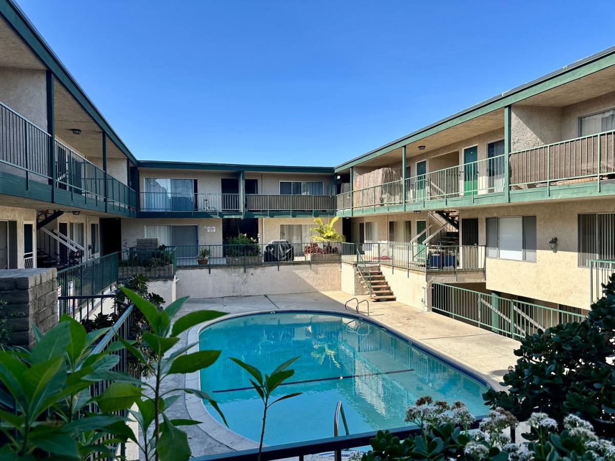 Apartment for rent at 4141 Rosecrans Ave, Hawthorne, CA 90250