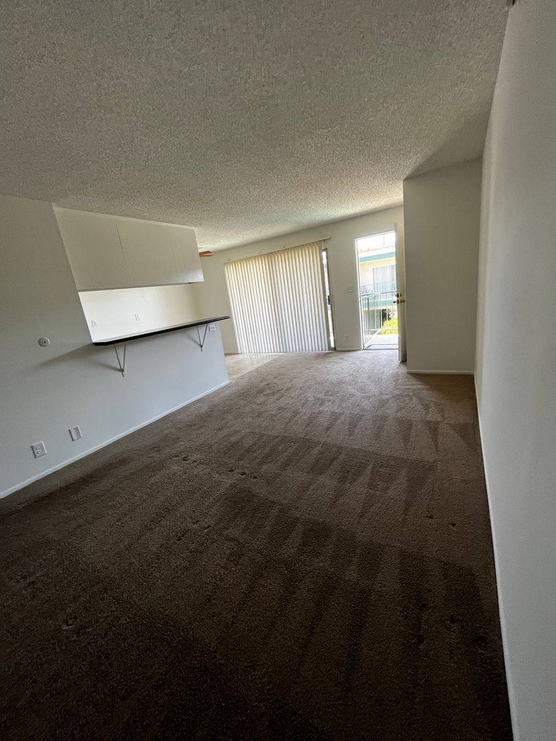 Apartment for rent at 4141 Rosecrans Ave, Hawthorne, CA 90250