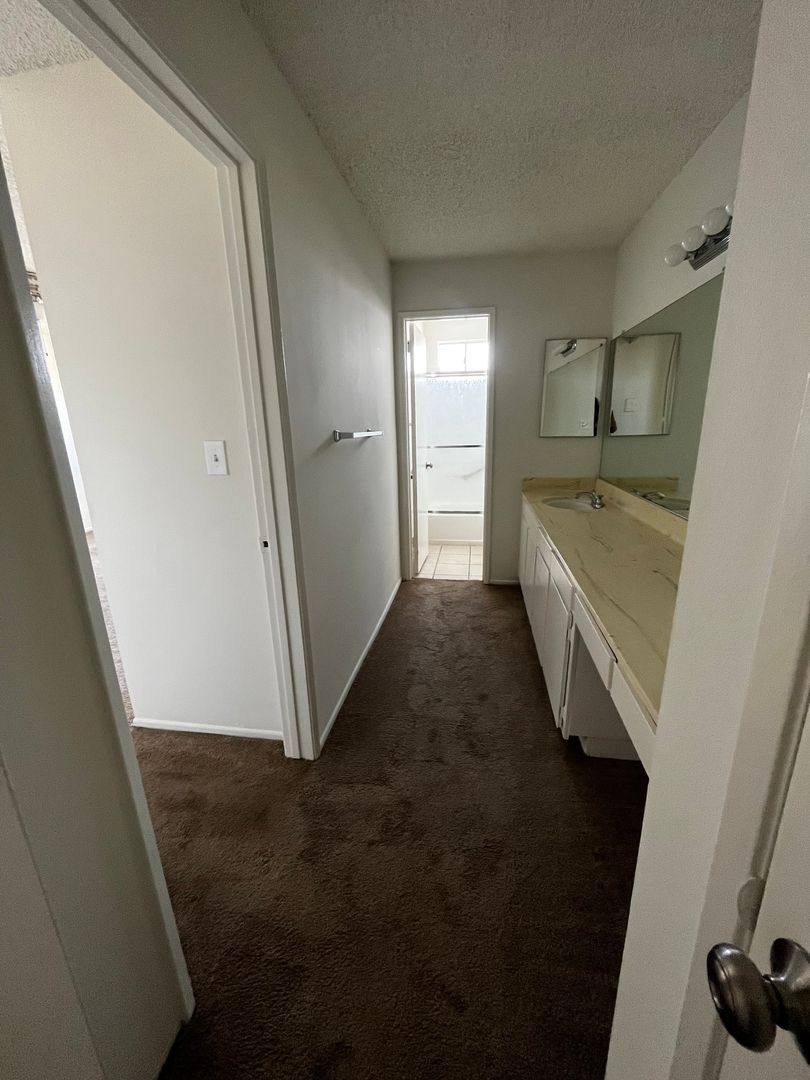 Apartment for rent at 4141 Rosecrans Ave, Hawthorne, CA 90250