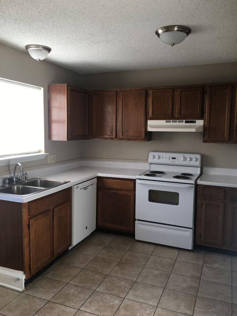 Townhouse for rent at 617 Castlegate Dr, Nashville, TN 37217