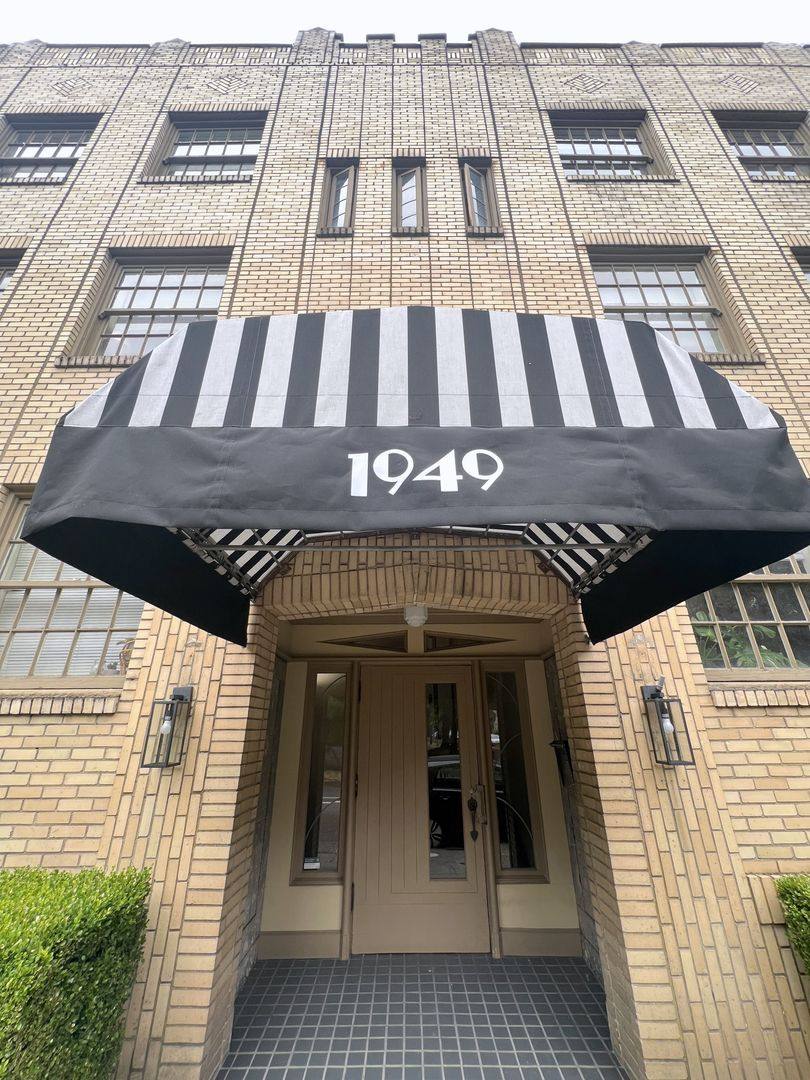 Apartment for rent at 1949 NW Everett St, Portland, OR 97209