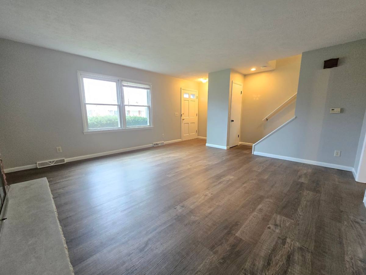 Apartment for rent at 306 Robinhood, Bloomington, IL 61701