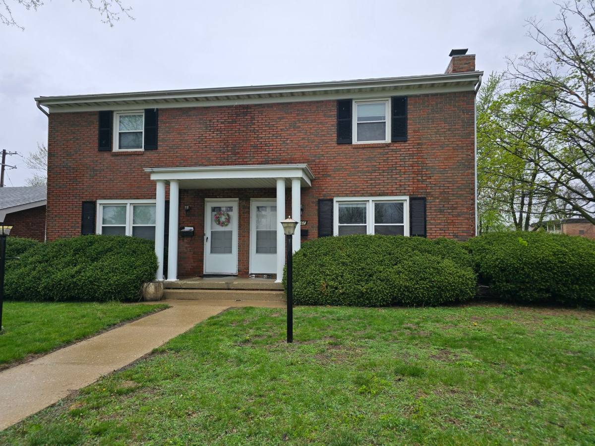 Apartment for rent at 306 Robinhood, Bloomington, IL 61701