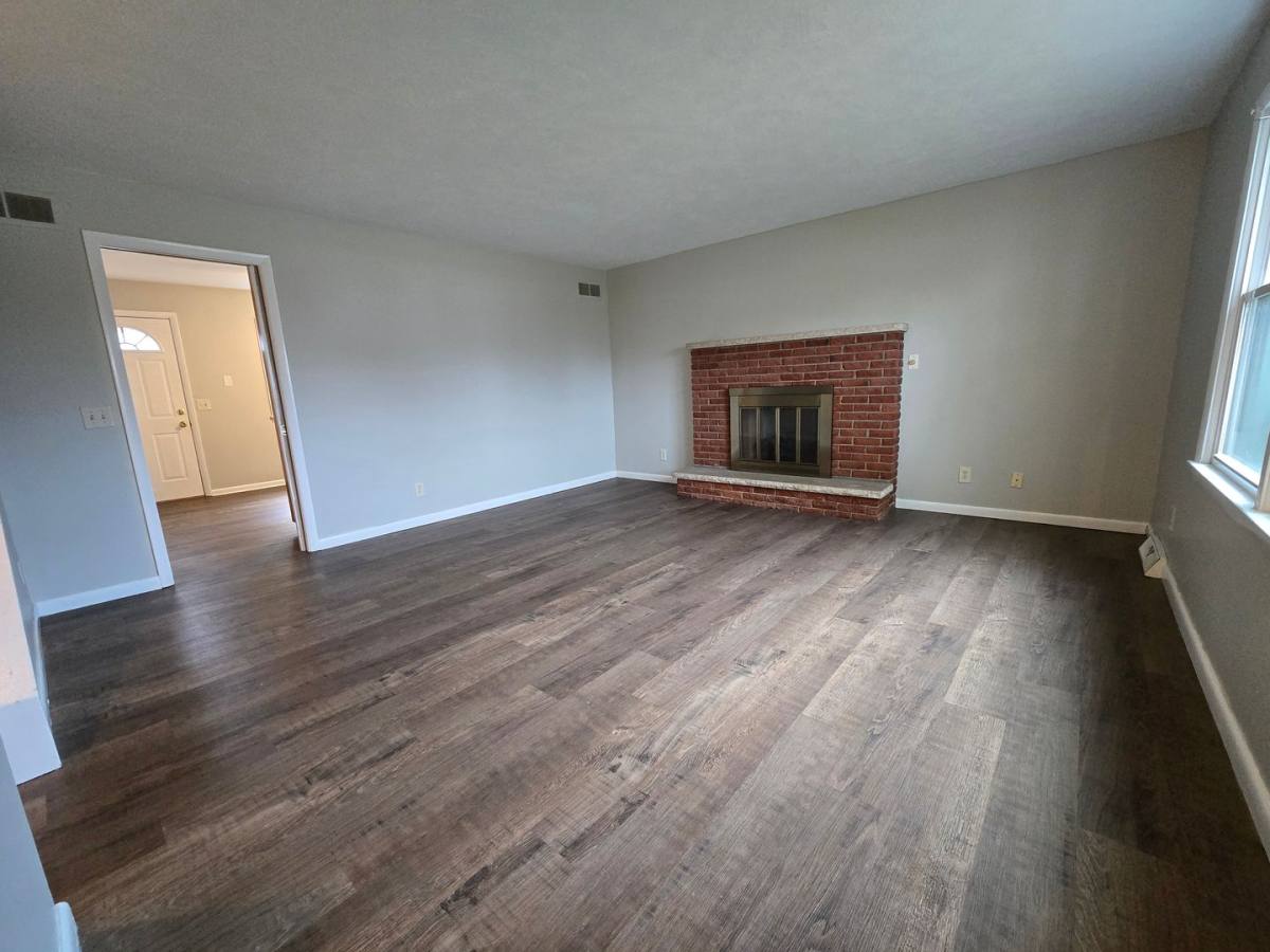Apartment for rent at 306 Robinhood, Bloomington, IL 61701