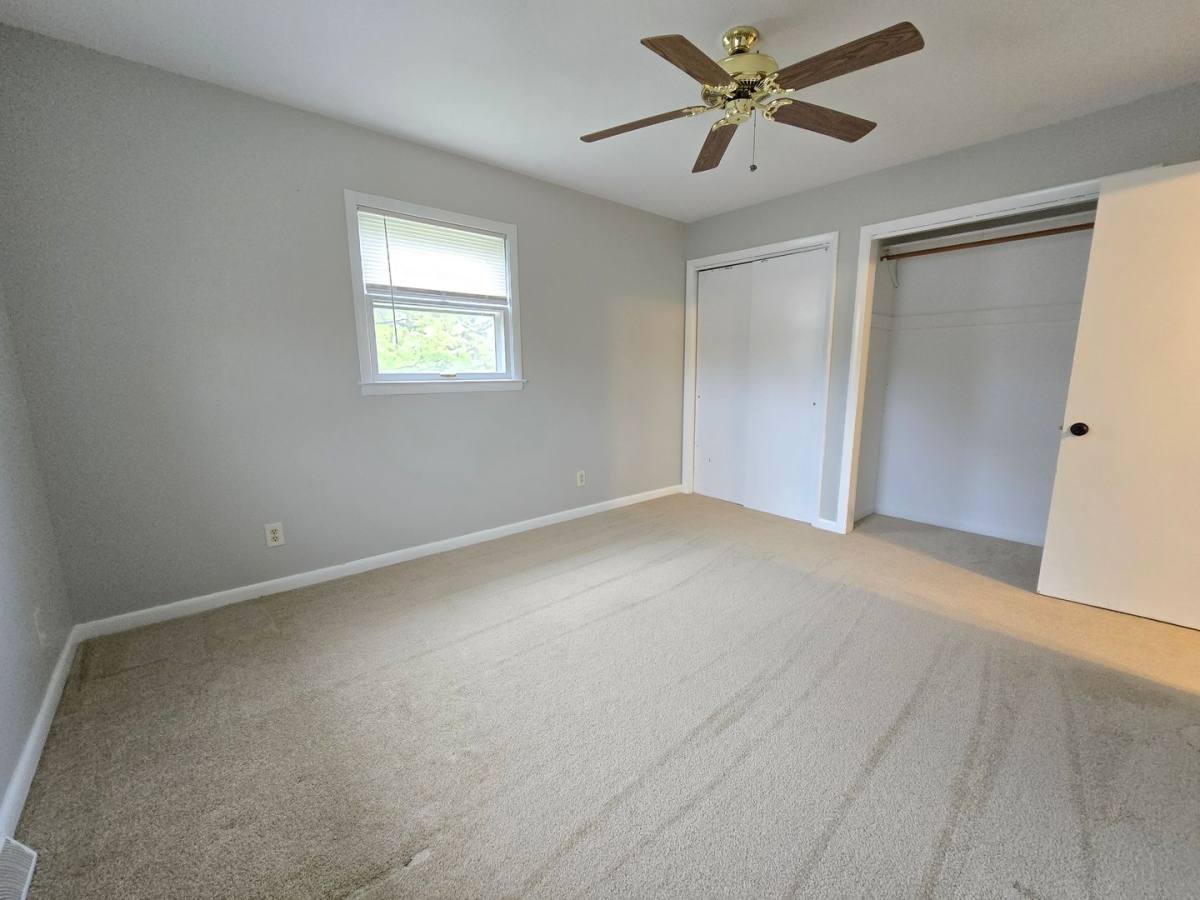 Apartment for rent at 306 Robinhood, Bloomington, IL 61701