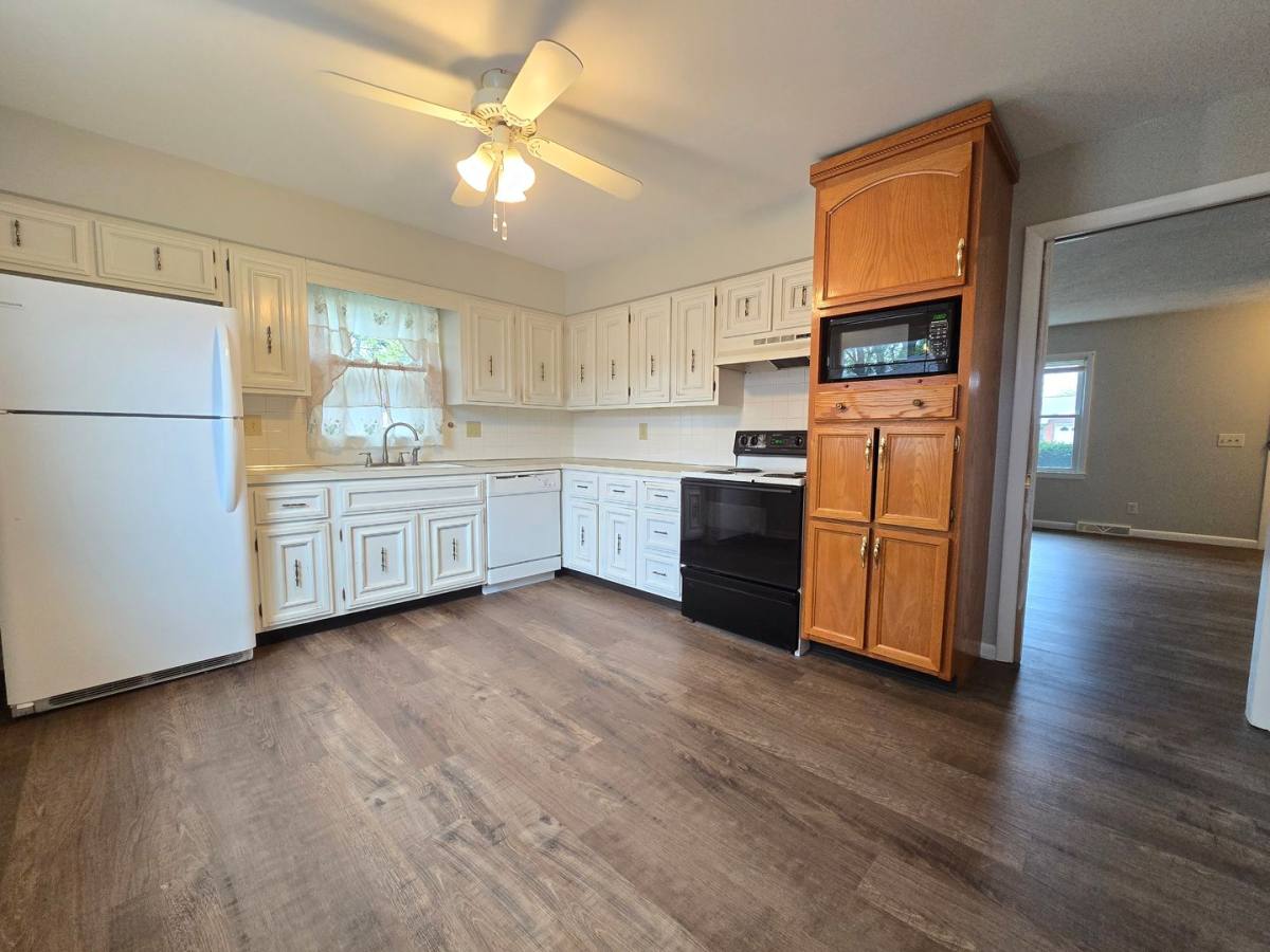 Apartment for rent at 306 Robinhood, Bloomington, IL 61701
