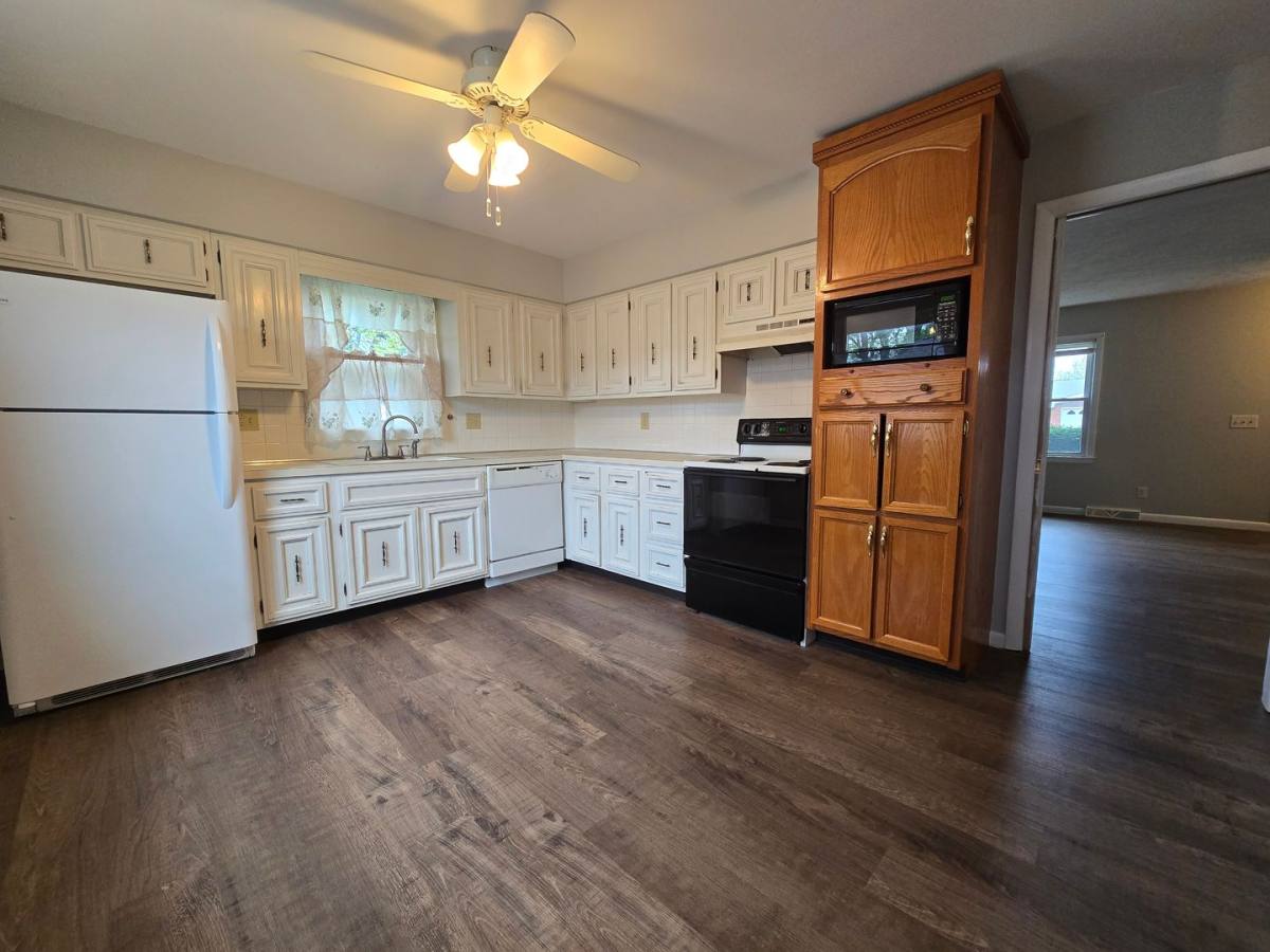 Apartment for rent at 306 Robinhood, Bloomington, IL 61701