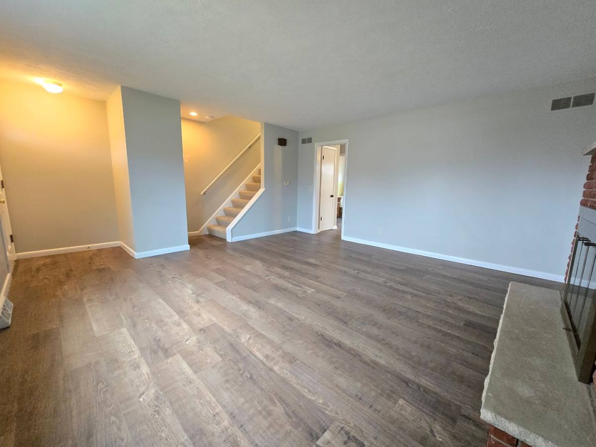 Apartment for rent at 306 Robinhood, Bloomington, IL 61701