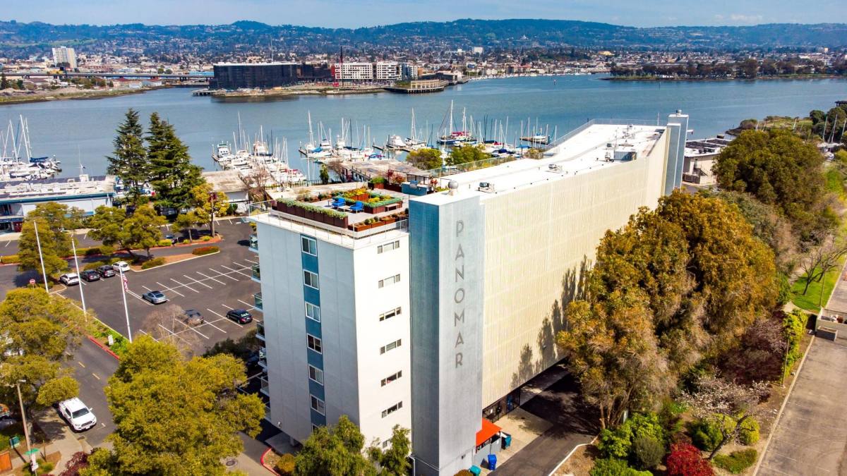 Apartment for rent at 1100 Pacific Marina, Alameda, CA 94501