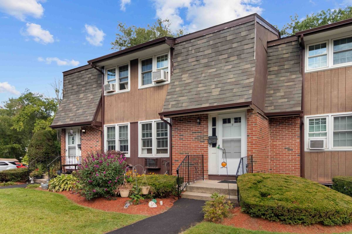Apartment for rent at 282 Main St, Terryville, CT 06786