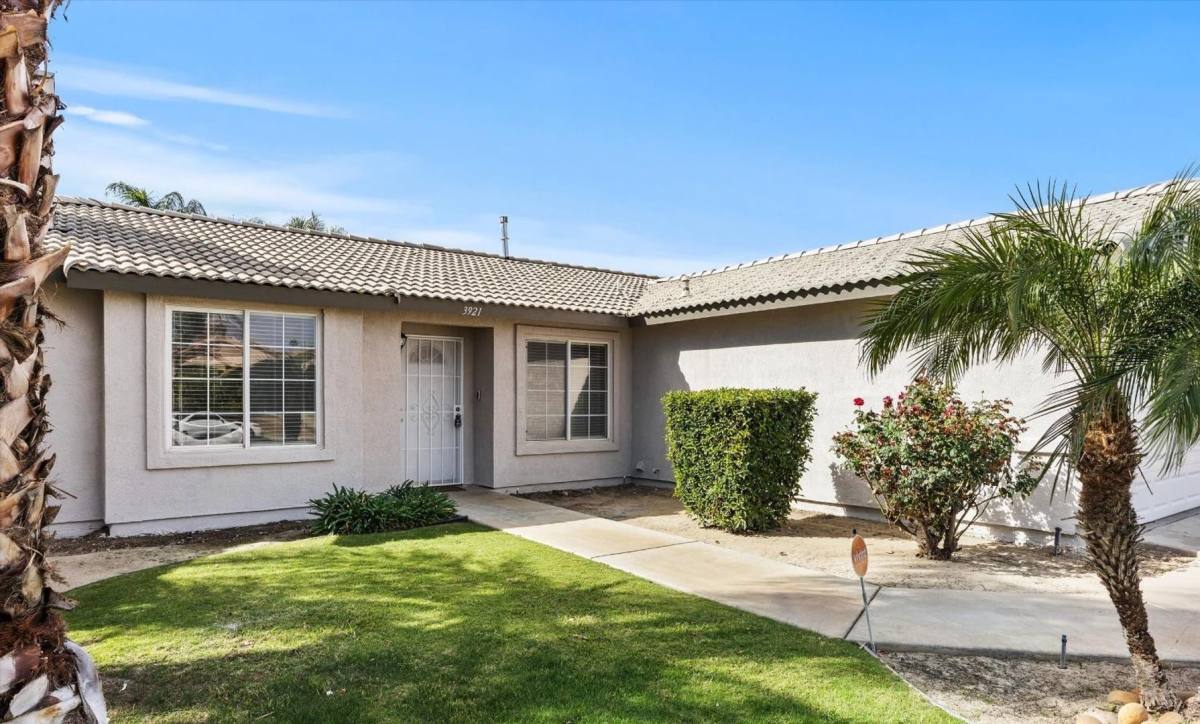 House for rent at 3921 White Sands Dr, Bakersfield, CA 93313