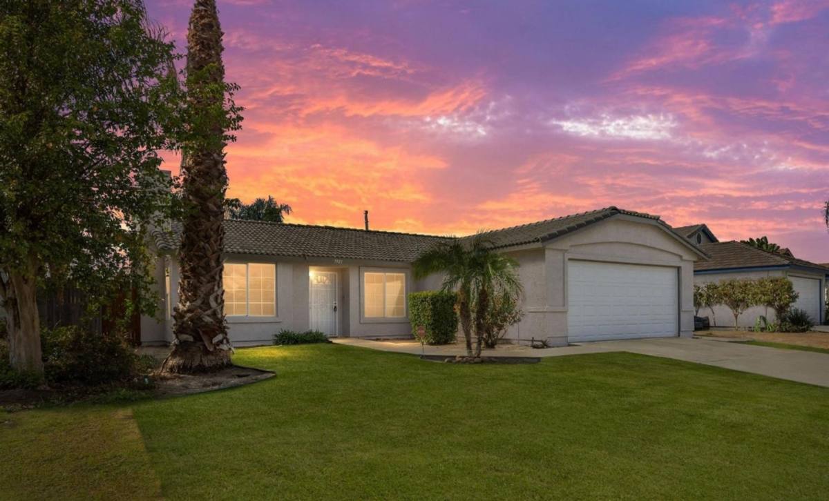 House for rent at 3921 White Sands Dr, Bakersfield, CA 93313