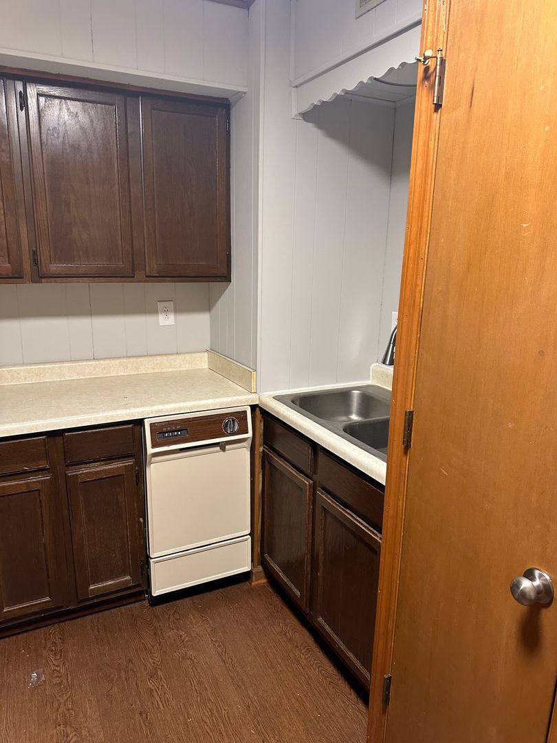 Apartment for rent at 196 - 200 Whitson Dr, Elizabethton, TN 37643