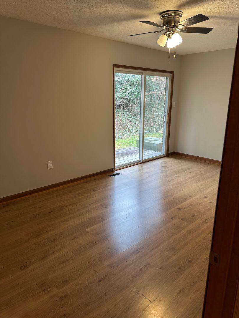 Apartment for rent at 196 - 200 Whitson Dr, Elizabethton, TN 37643