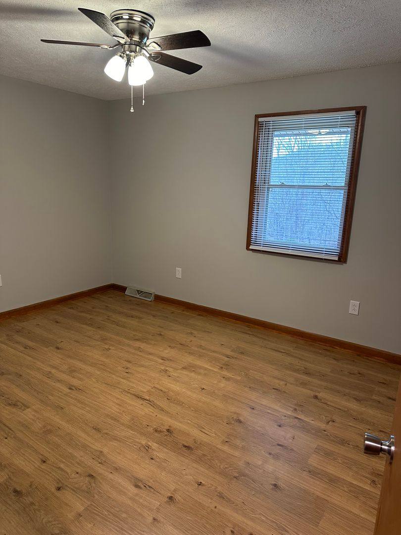 Apartment for rent at 196 - 200 Whitson Dr, Elizabethton, TN 37643