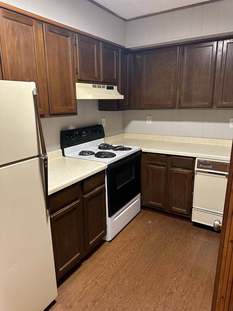 Apartment for rent at 196 - 200 Whitson Dr, Elizabethton, TN 37643