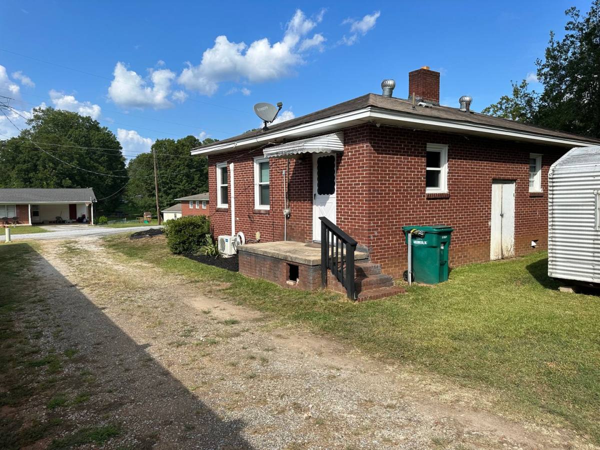 Apartment for rent at 1116 Cornelia Cr, Greenwood, SC 29646