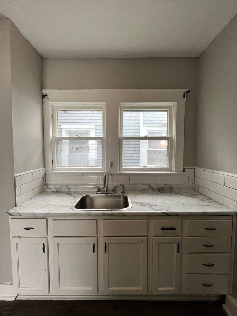 Apartment for rent at 3889 W 33rd St, Cleveland, OH 44109