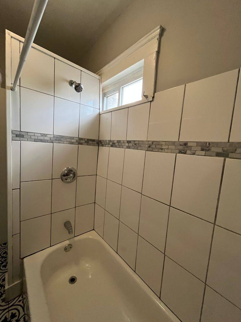 Apartment for rent at 3889 W 33rd St, Cleveland, OH 44109