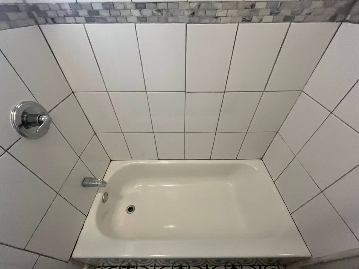 Apartment for rent at 3889 W 33rd St, Cleveland, OH 44109