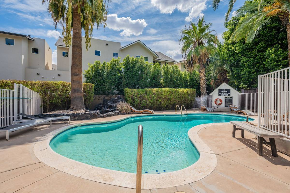 Apartment for rent at 4025 N 40th St, Phoenix, AZ 85018