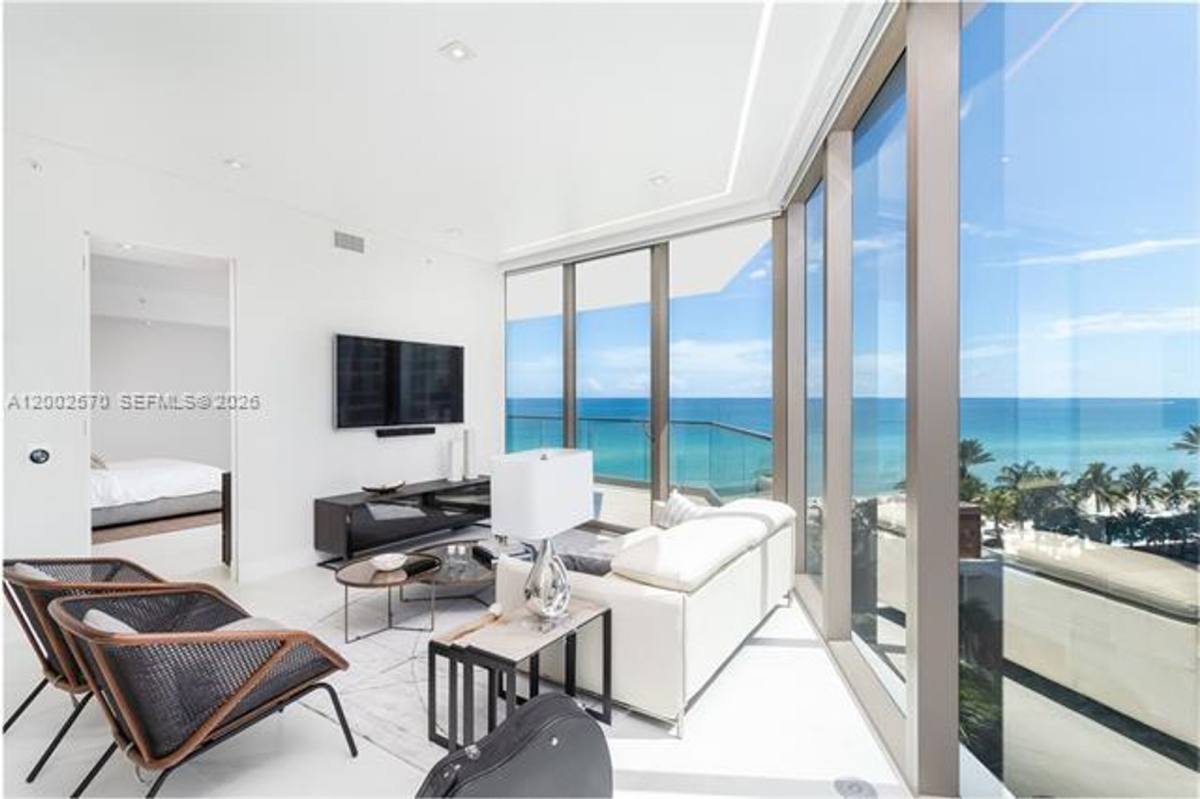 Apartment for rent at 18975 Collins Ave, North Miami Beach, FL 33160