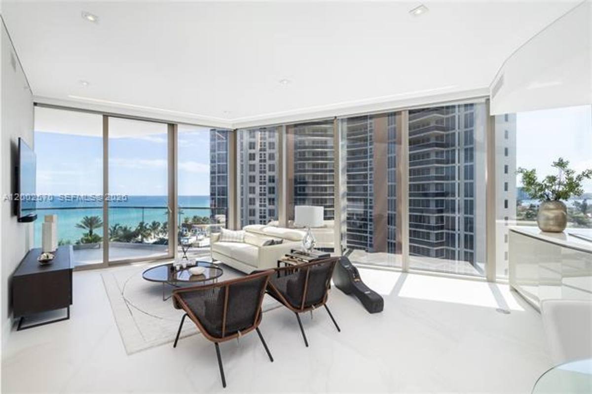 Apartment for rent at 18975 Collins Ave, North Miami Beach, FL 33160