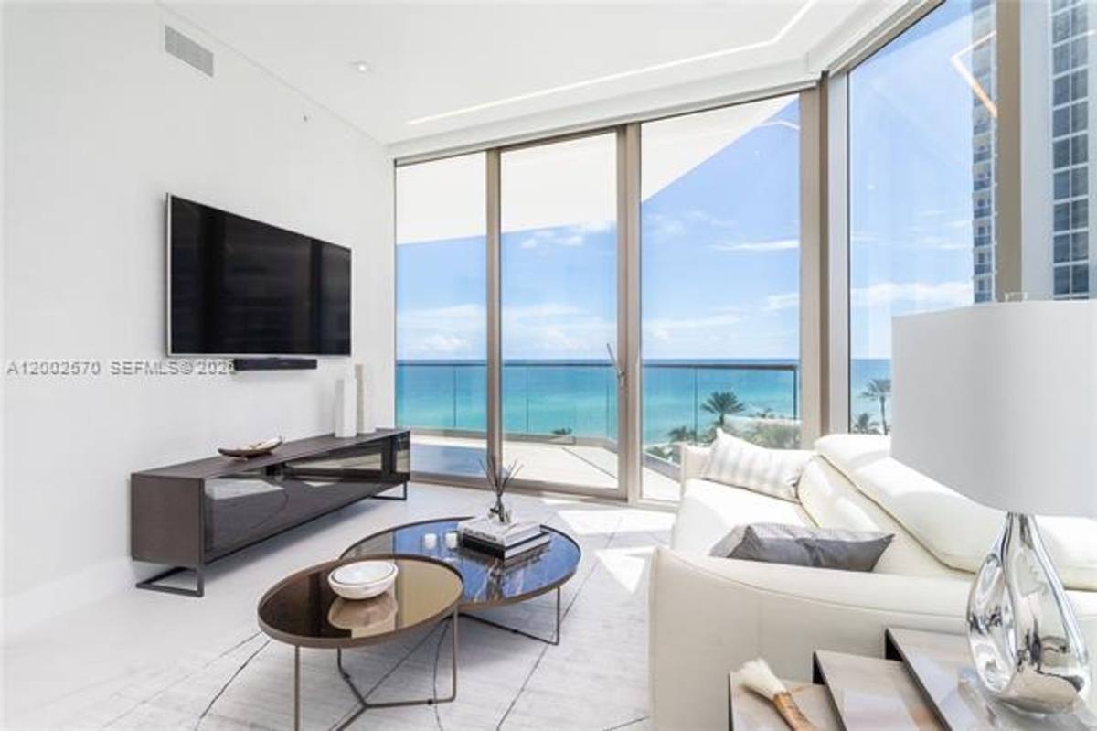 Apartment for rent at 18975 Collins Ave, North Miami Beach, FL 33160