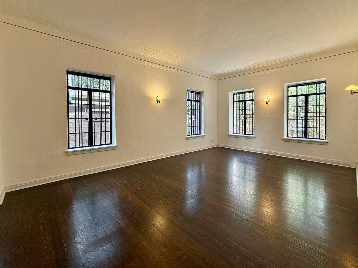 Apartment for rent at 3748 W 9th St, Los Angeles, CA 90019
