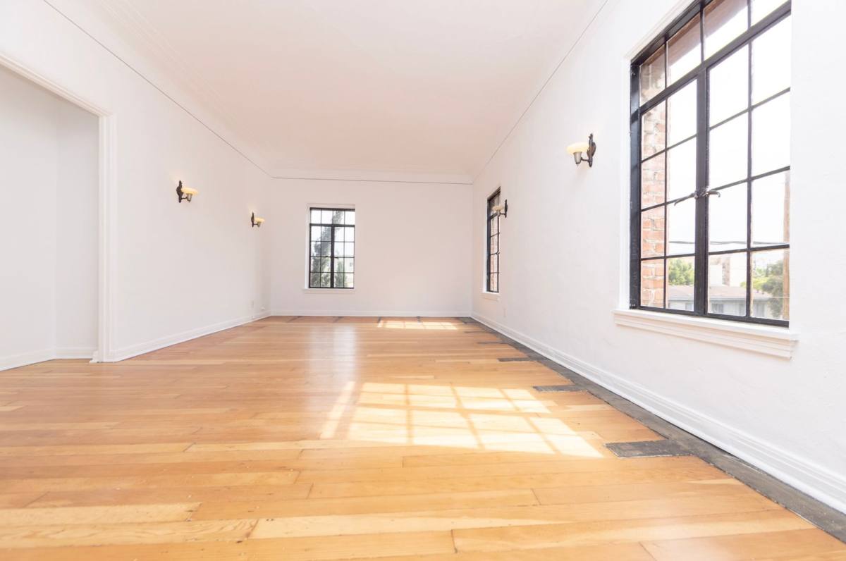 Apartment for rent at 3748 W 9th St, Los Angeles, CA 90019