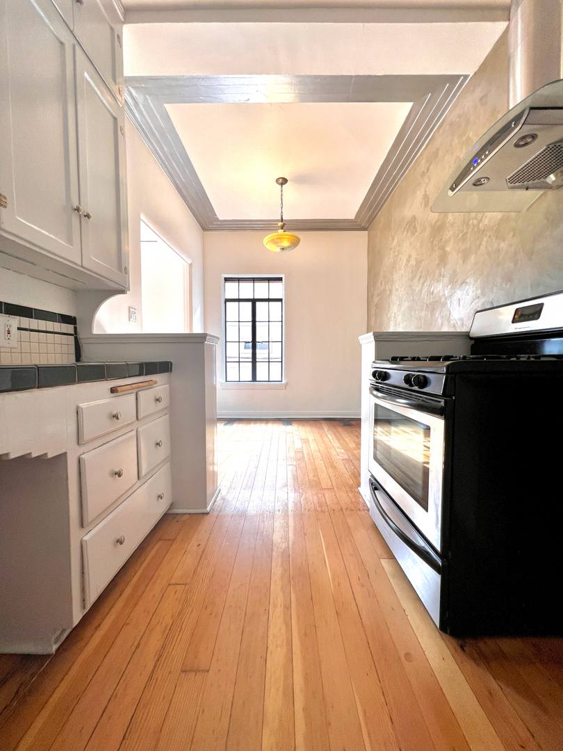 Apartment for rent at 3748 W 9th St, Los Angeles, CA 90019