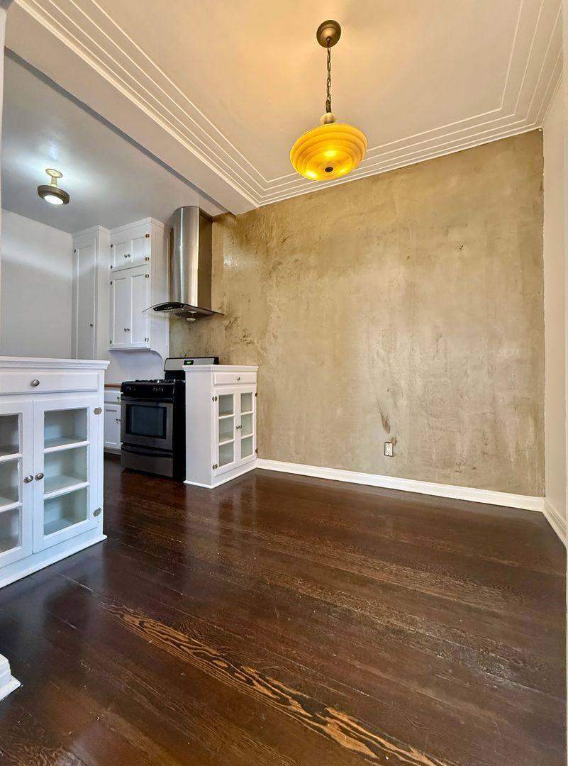 Apartment for rent at 3748 W 9th St, Los Angeles, CA 90019