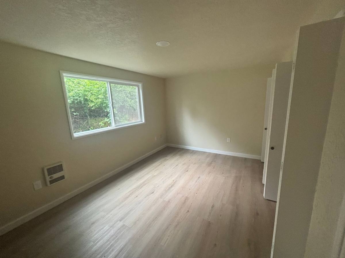 Apartment for rent at 340 NW Heard St, Myrtle Creek, OR 97457