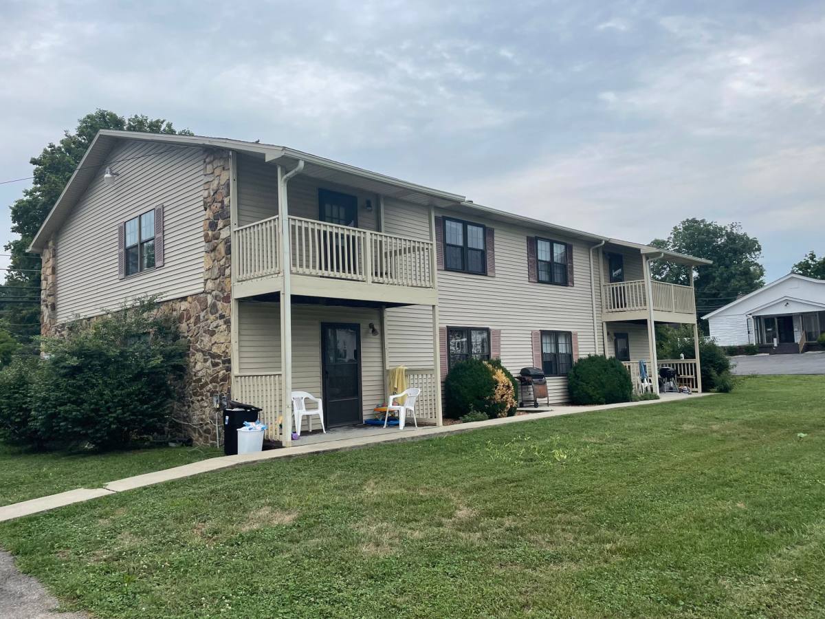 Apartment for rent at 200 Maple Ave, Horse Cave, KY 42749