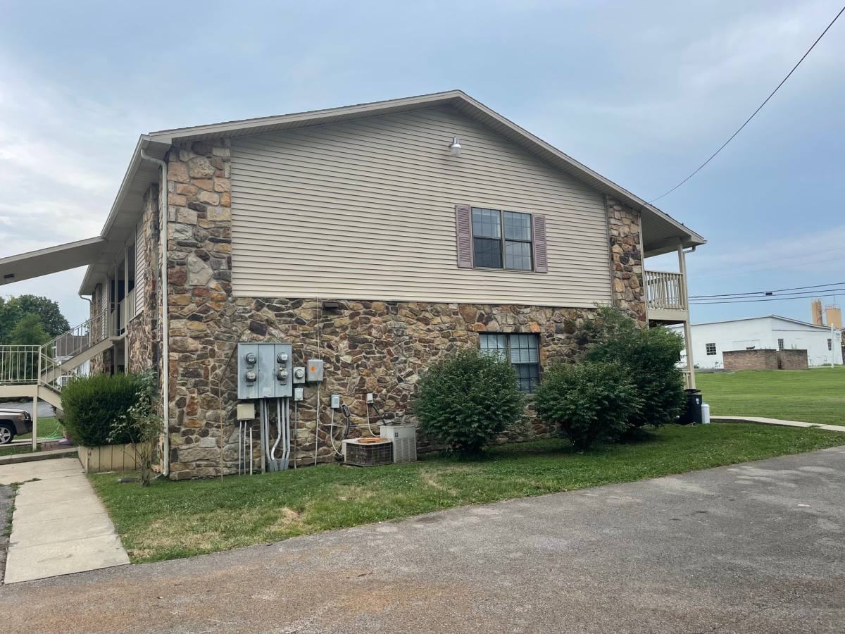 Apartment for rent at 200 Maple Ave, Horse Cave, KY 42749