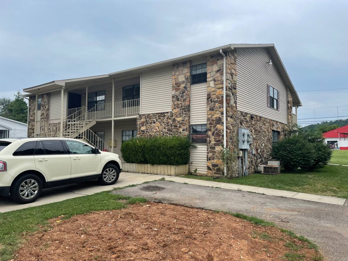 Apartment for rent at 200 Maple Ave, Horse Cave, KY 42749