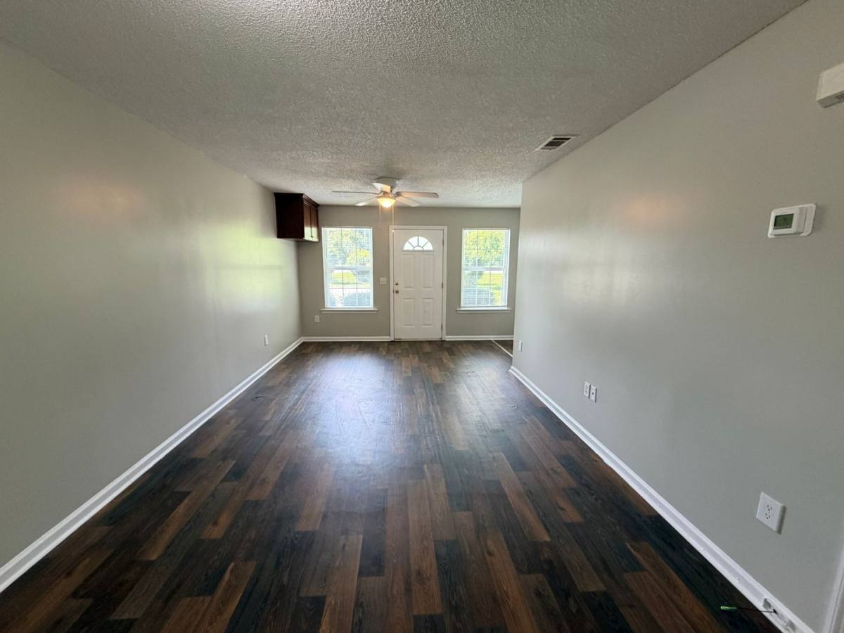 Apartment for rent at 427 E Main St, Hahira, GA 31632