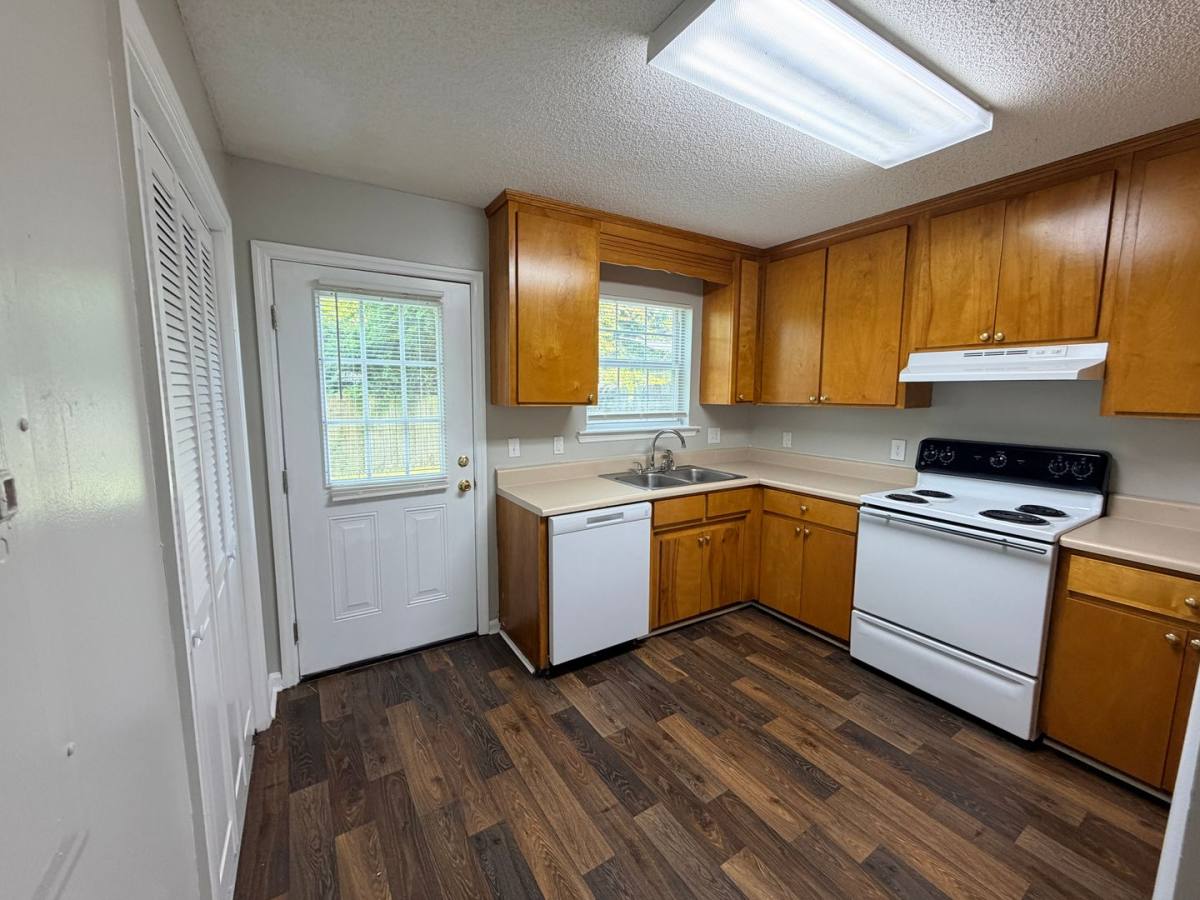 Apartment for rent at 427 E Main St, Hahira, GA 31632