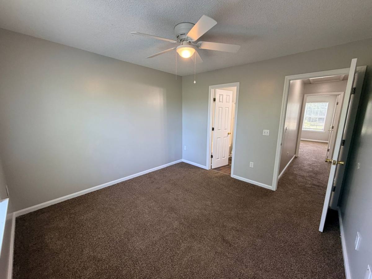 Apartment for rent at 427 E Main St, Hahira, GA 31632