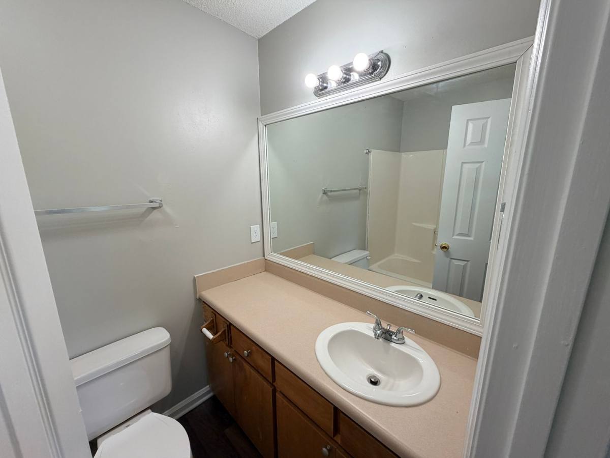 Apartment for rent at 427 E Main St, Hahira, GA 31632